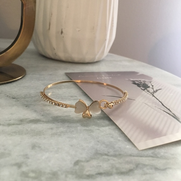 Lucky Clover Heart Cluster Gold Bangle Bracelet - Picture 2 of 8